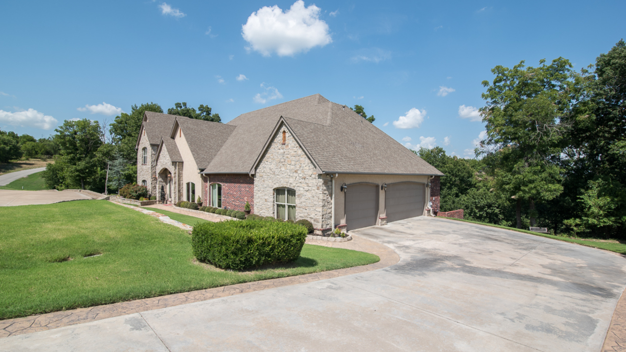 3 Car Attached Garage