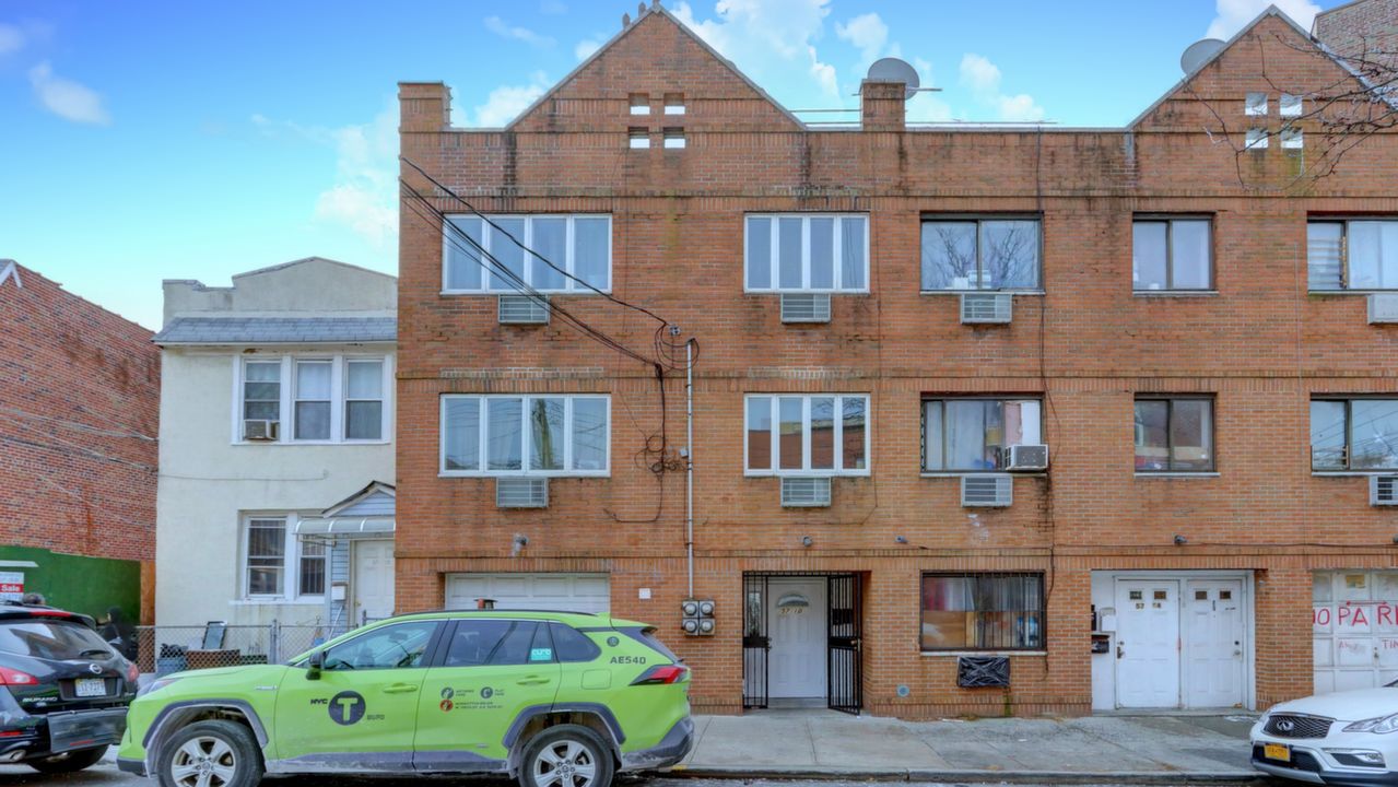 57-10 Xenia St, Corona, NY, 11368 Scene 1