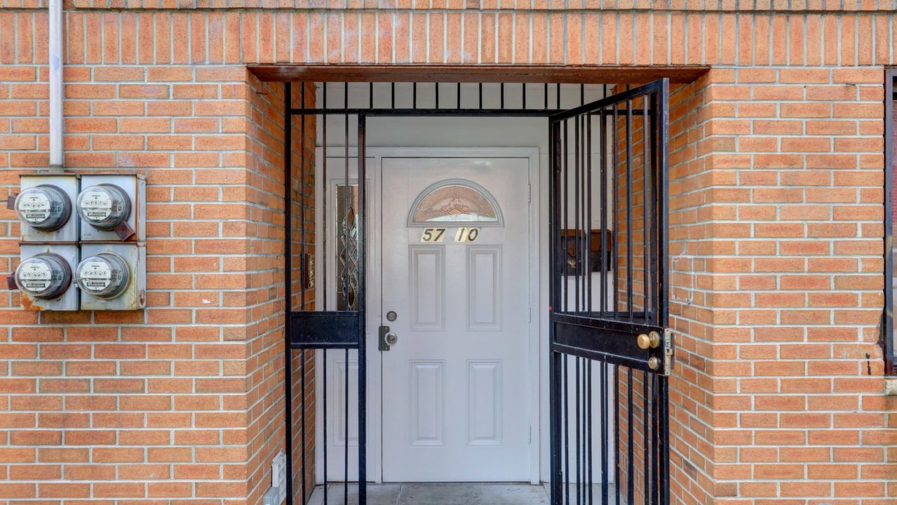 57-10 Xenia St, Corona, NY, 11368 Scene 2