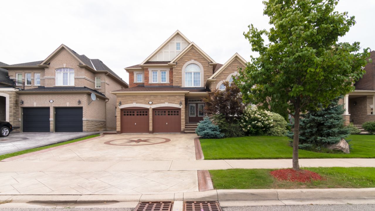 21 Upperlinks Drive, Brampton, ON, L6P 2T9 Scene 1