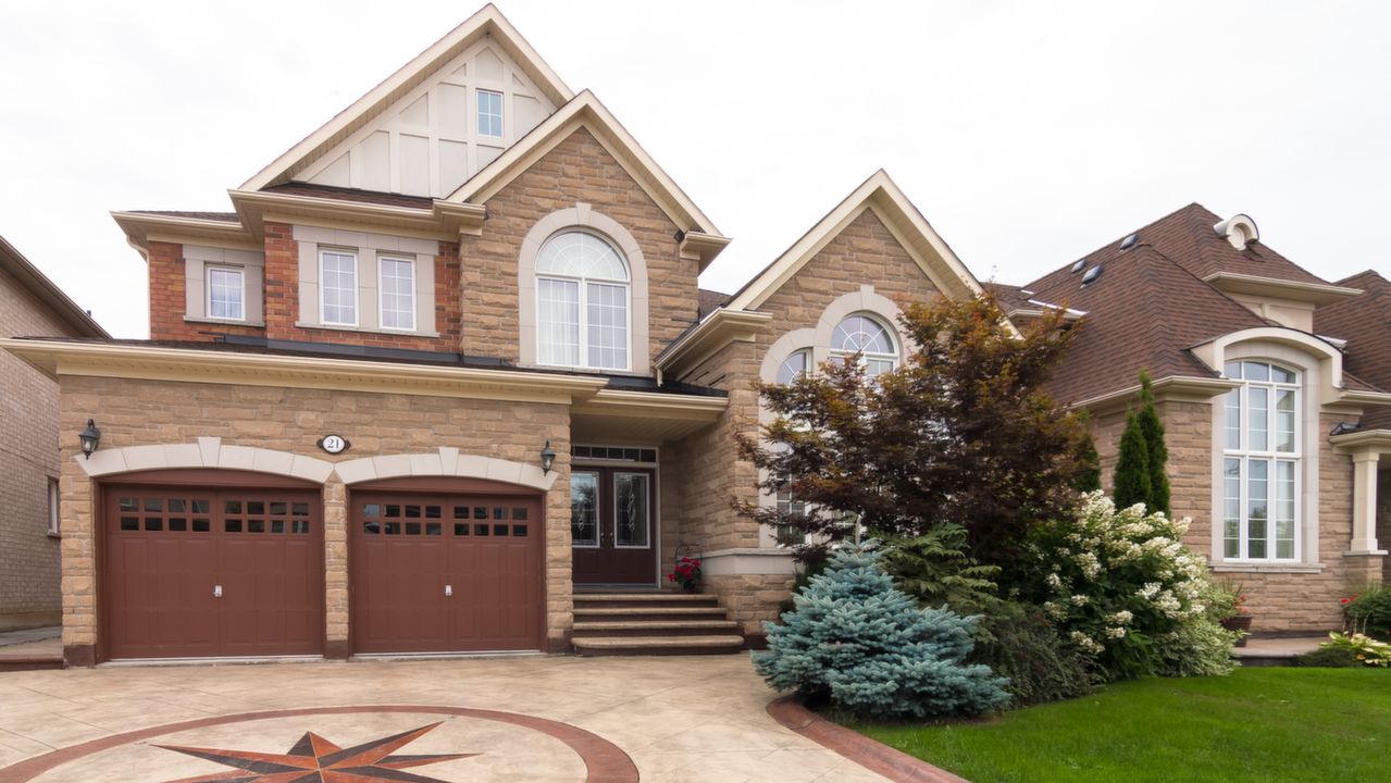 21 Upperlinks Drive, Brampton, ON, L6P 2T9 Scene 2