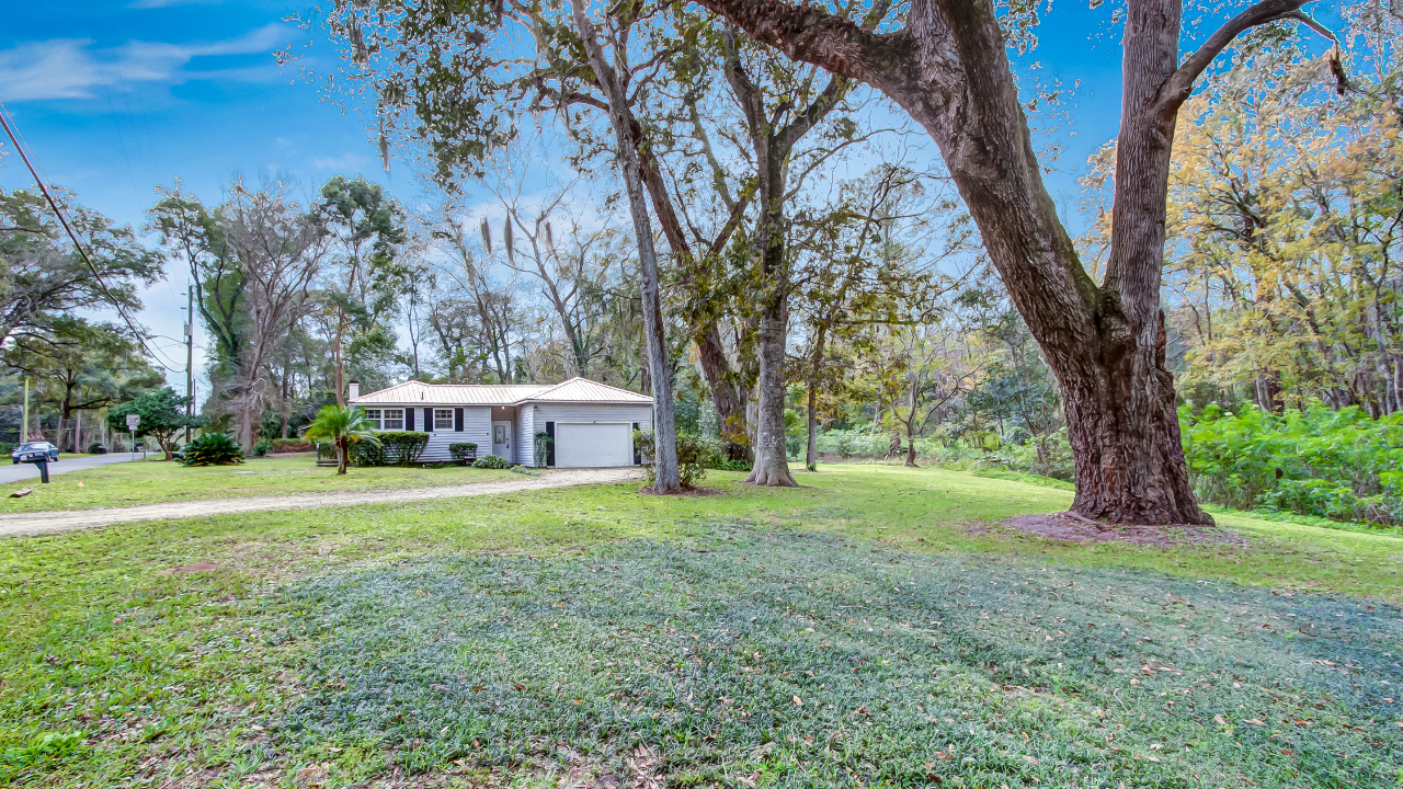 Welcome to 7004 Hyde Grove Ave!