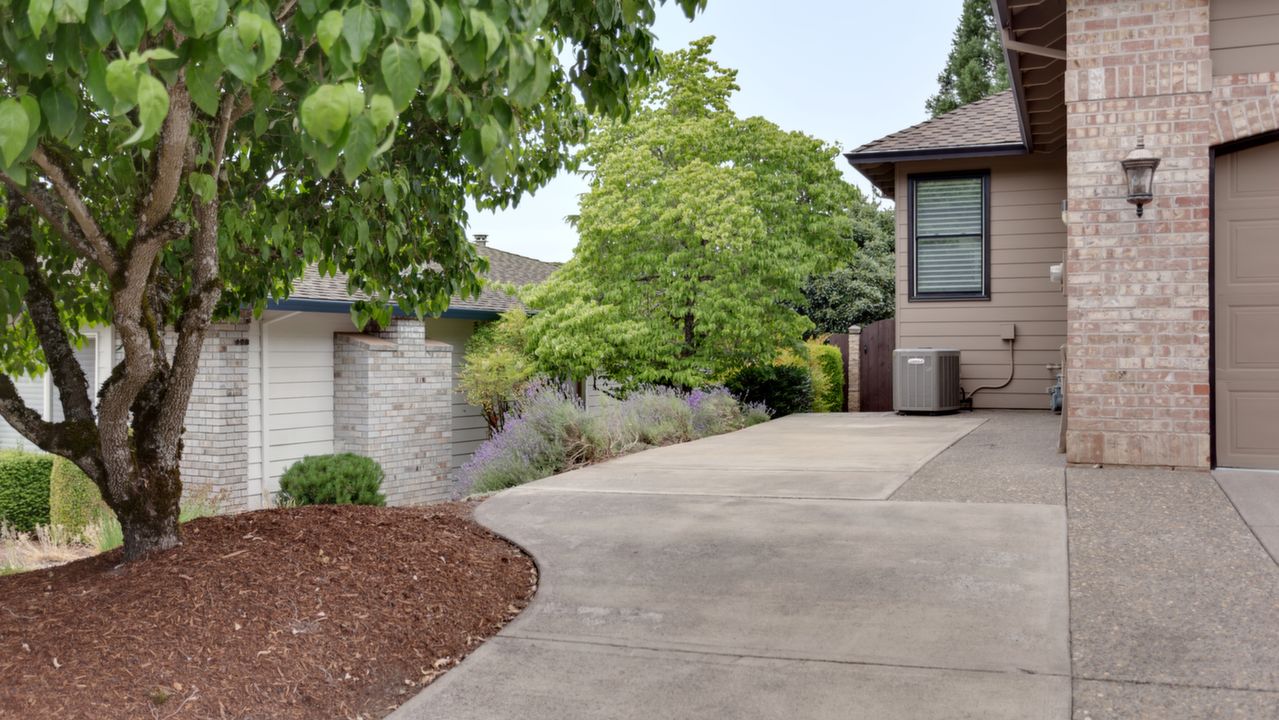 2127 SW Willow Pkwy, Gresham, OR, 97080 Scene 2