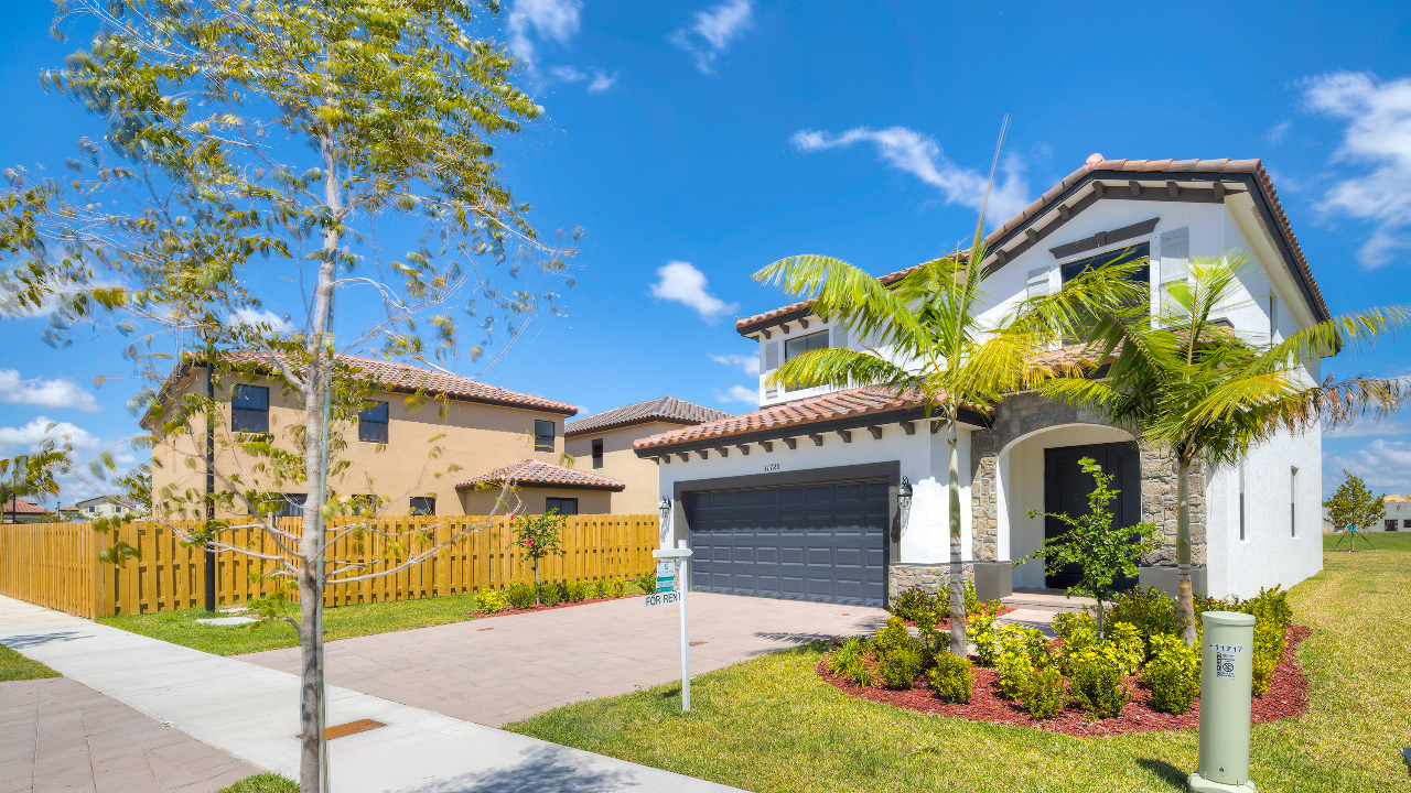 11725-SW-253rd-St-01