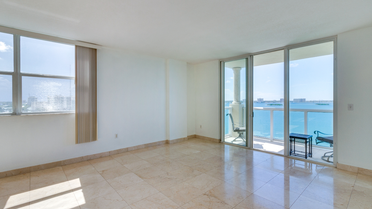 Bayview-Condo-PH105-03