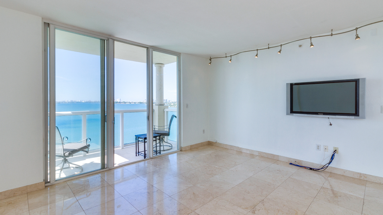 Bayview-Condo-PH105-04