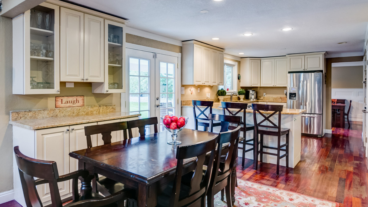 Eat In Kitchen