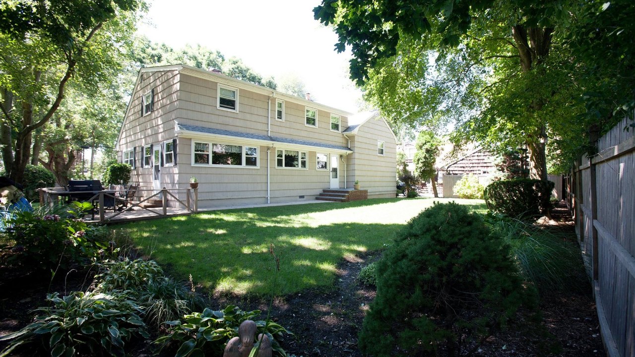 115 Hampton Blvd, Massapequa, NY, 11762 Scene 2