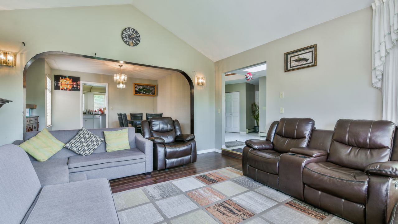 6754 123A St, Surrey, BC, V3W 0Z1 Scene 3