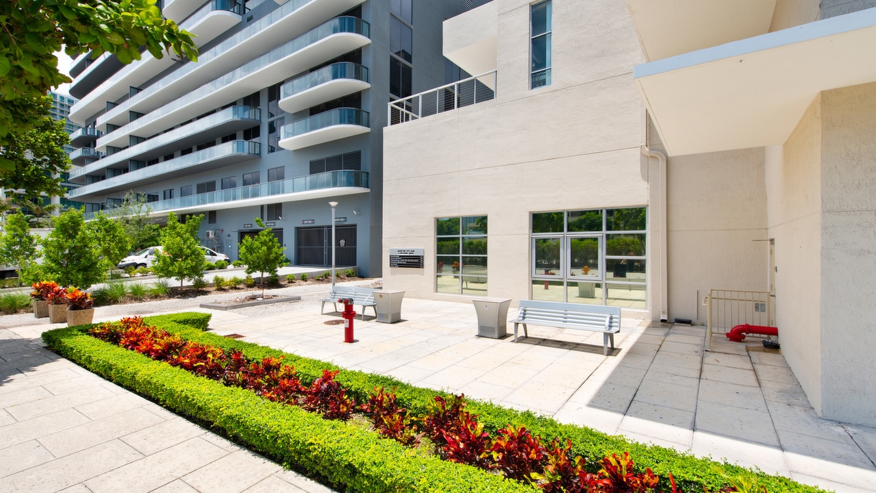 3449-NE-1st-Ave-#L11-02