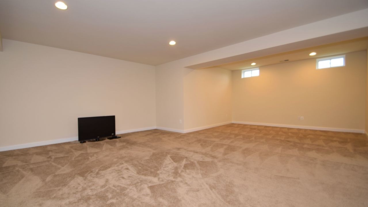 3 Shakespeare Ct, Warminster, PA, 18974 Scene 4