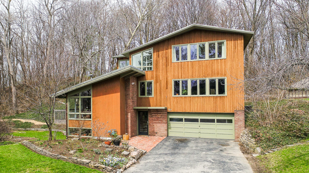 50 Far View Hills Road, Rochester, NY, 14620 Scene 2