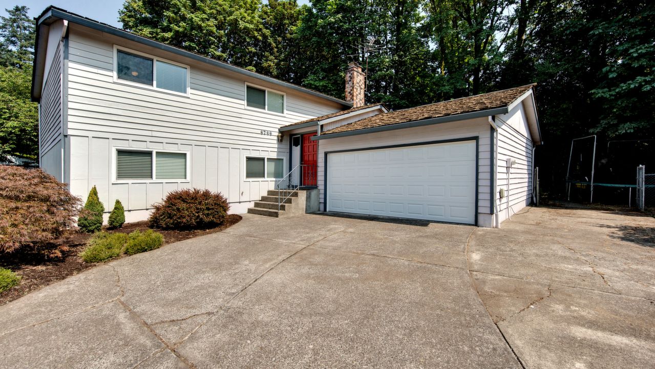 4744 SE La Cour Ct, Milwaukie, OR, 97267 Scene 1