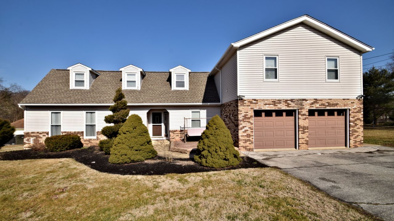 301 S Barry Ave, Norristown, PA, 19403 Scene 1