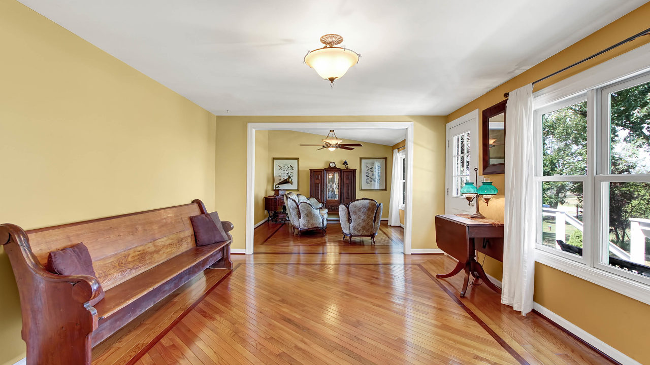 1649 Barlow Two Taverns 003