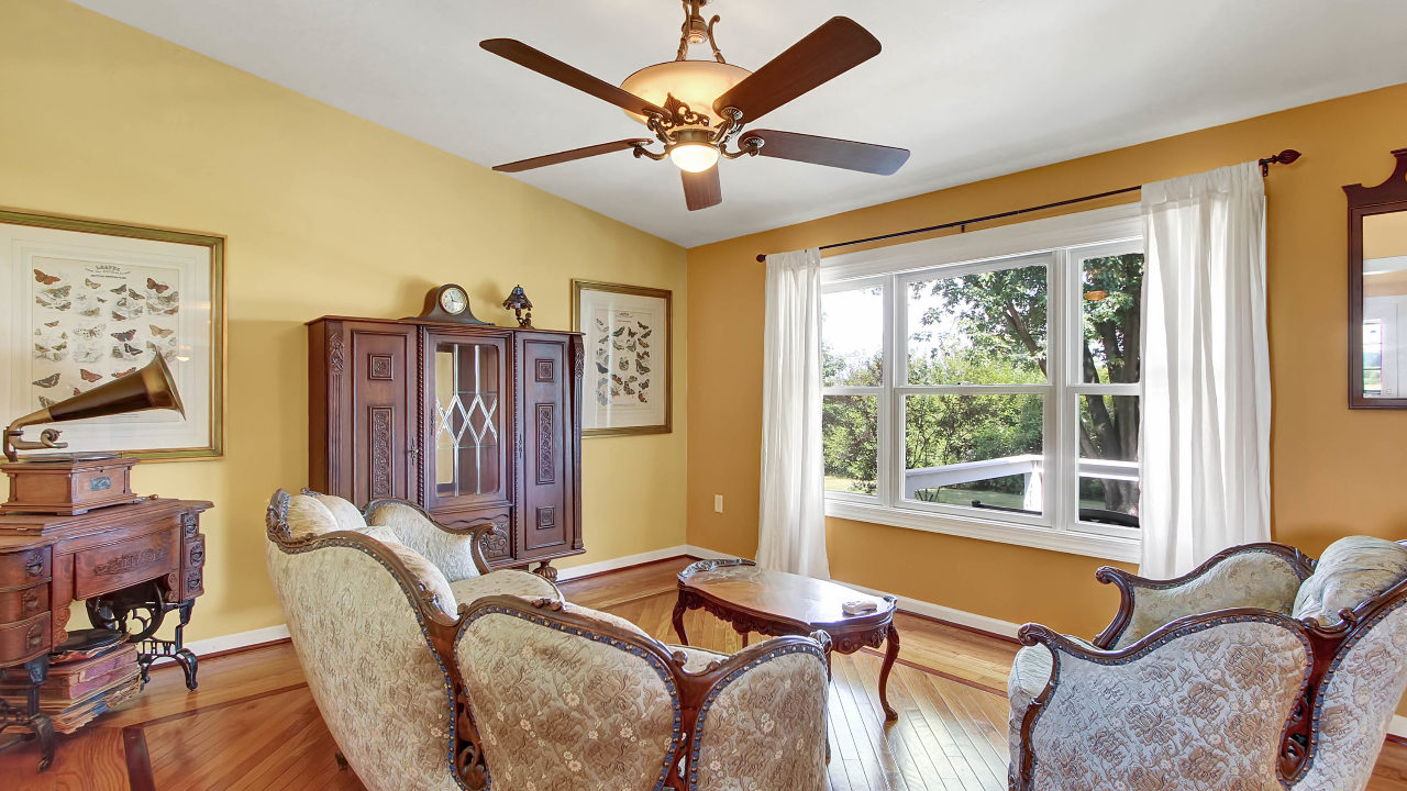 1649 Barlow Two Taverns 004