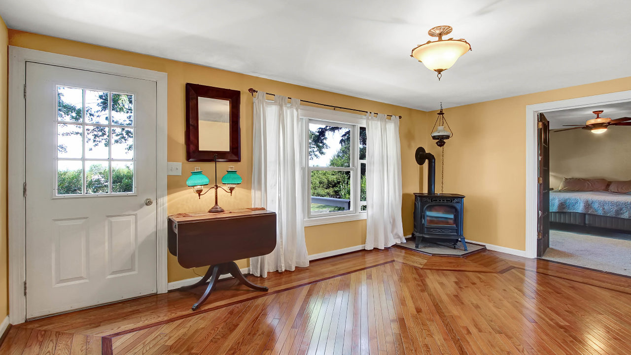 1649 Barlow Two Taverns 002