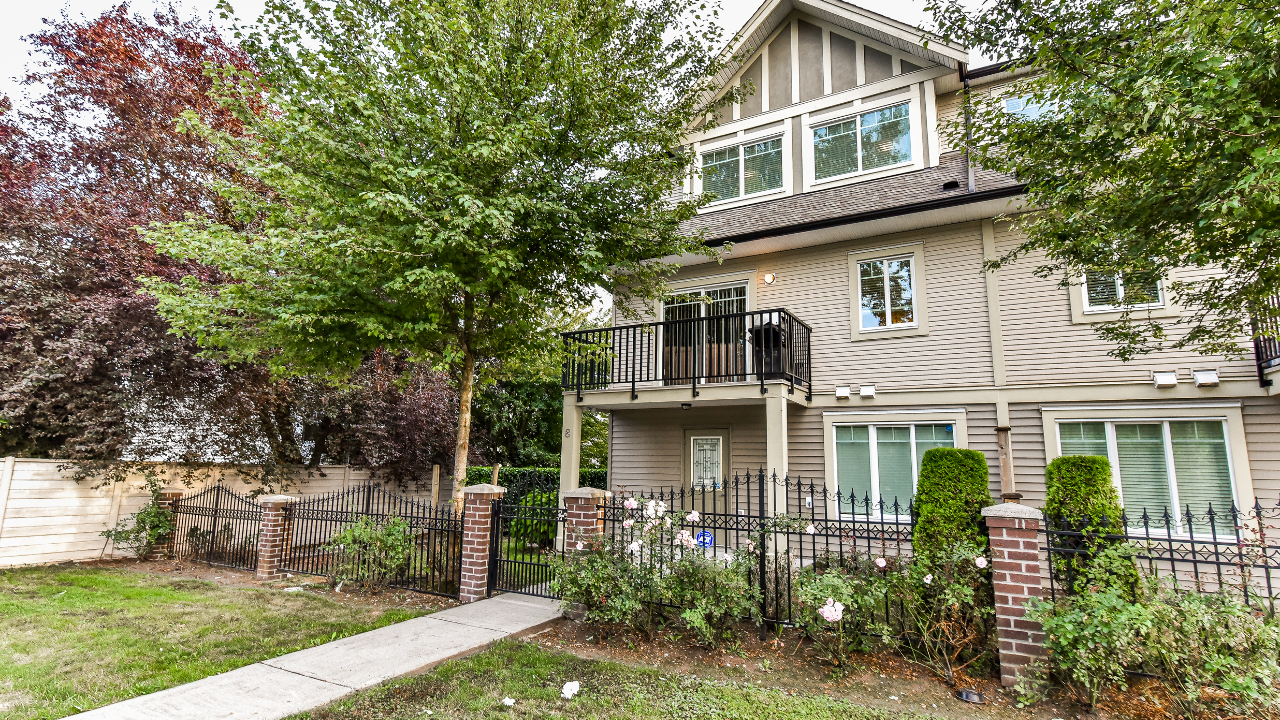 8-8358 121A Street, Surrey, BC, V3W 1T6 Scene 1