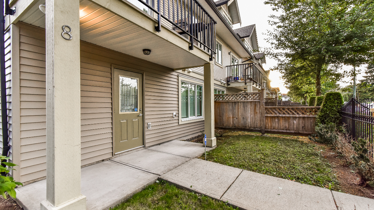 8-8358 121A Street, Surrey, BC, V3W 1T6 Scene 3