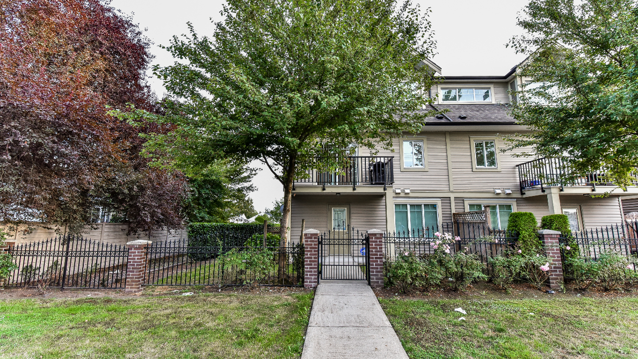 8-8358 121A Street, Surrey, BC, V3W 1T6 Scene 2