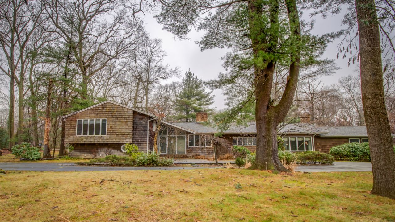 29 Tappentown Ln, Glen Head, NY, 11545 Scene 1