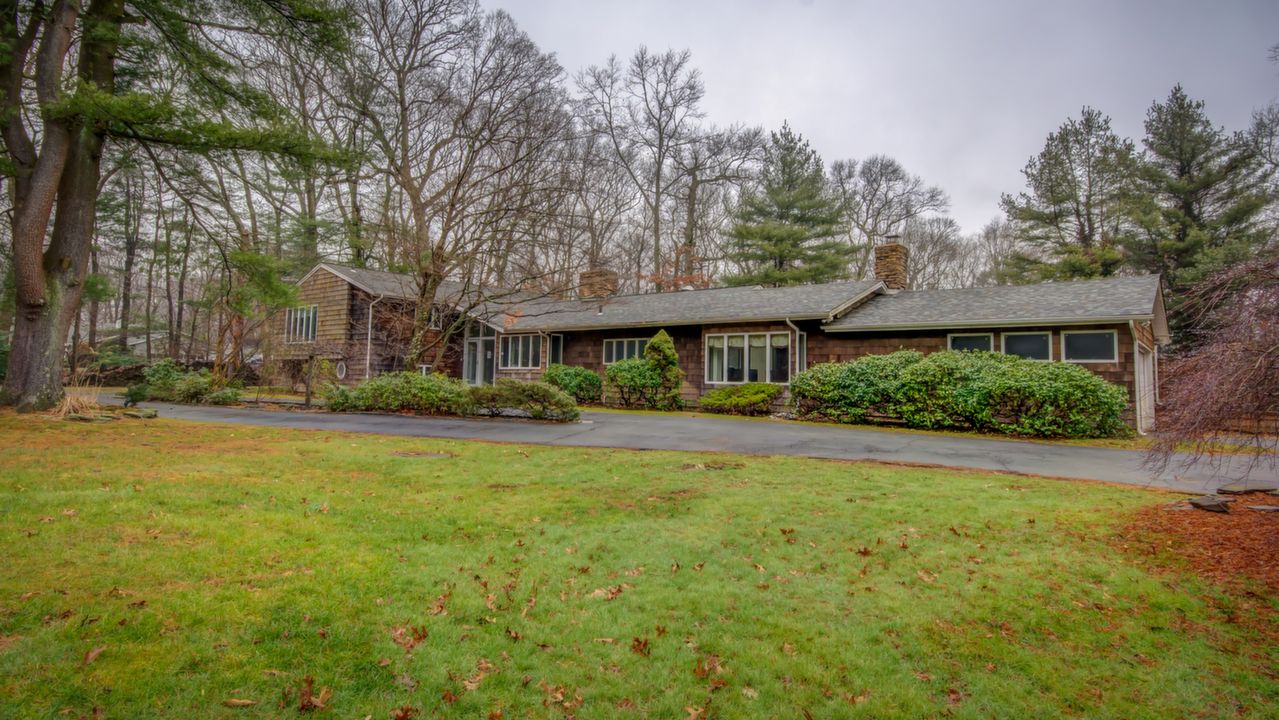 29 Tappentown Ln, Glen Head, NY, 11545 Scene 2