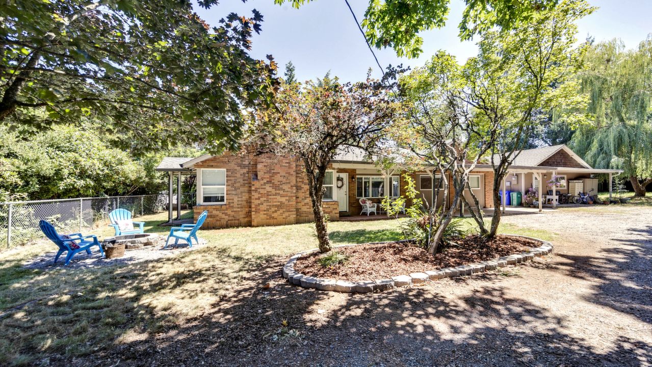 2708 SE Palmquist Rd, Gresham, OR, 97080 Scene 1