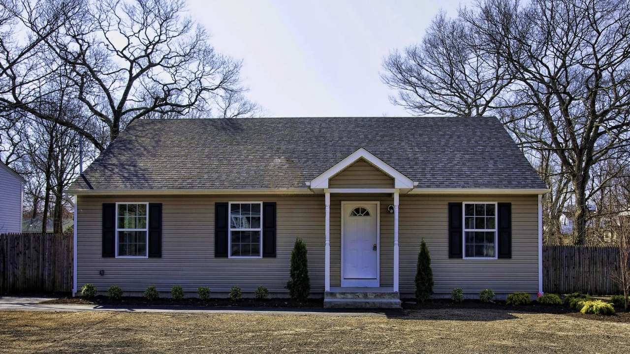 12 Cedar Oaks Avenue, Farmingville, NY, 11738 Scene 1