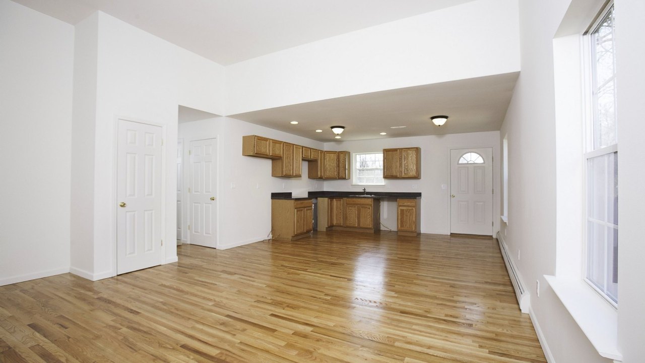 12 Cedar Oaks Avenue, Farmingville, NY, 11738 Scene 3