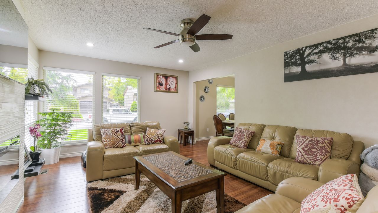 14922 94 Ave, Surrey, BC, V3R 7B1 Scene 2