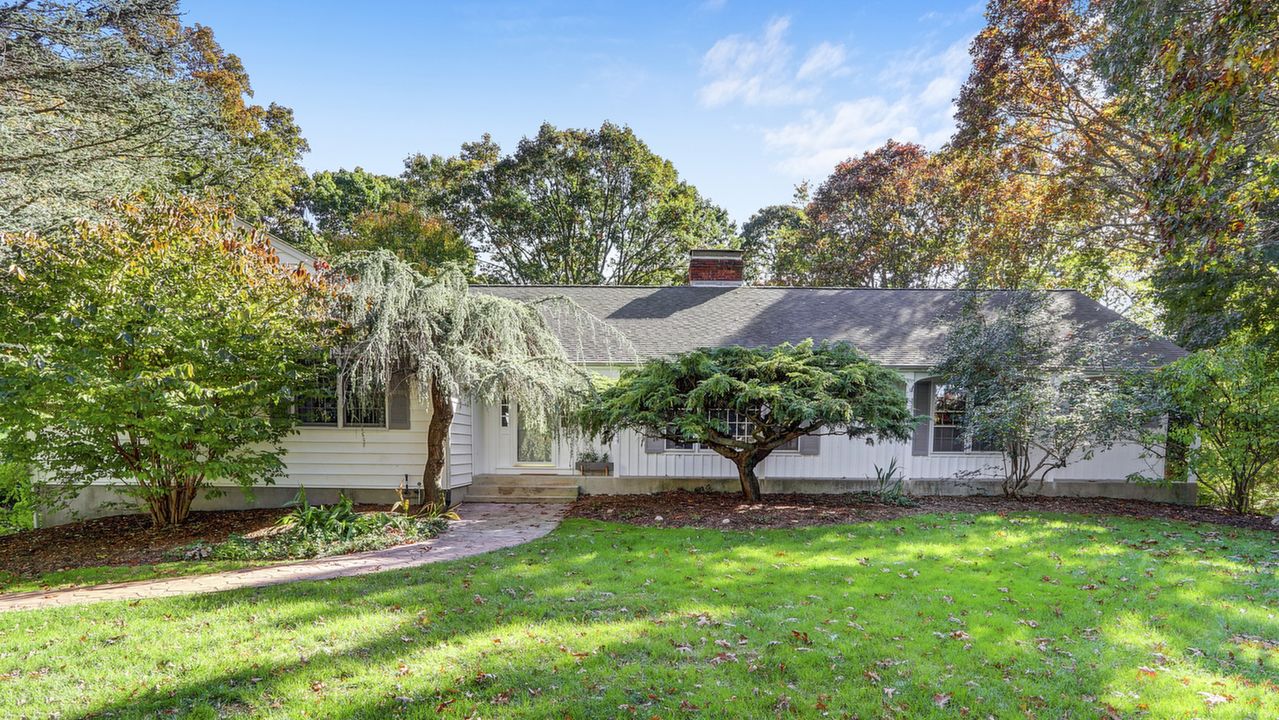 8 Sandpiper Ct, Shoreham, NY, 11786 Scene 1