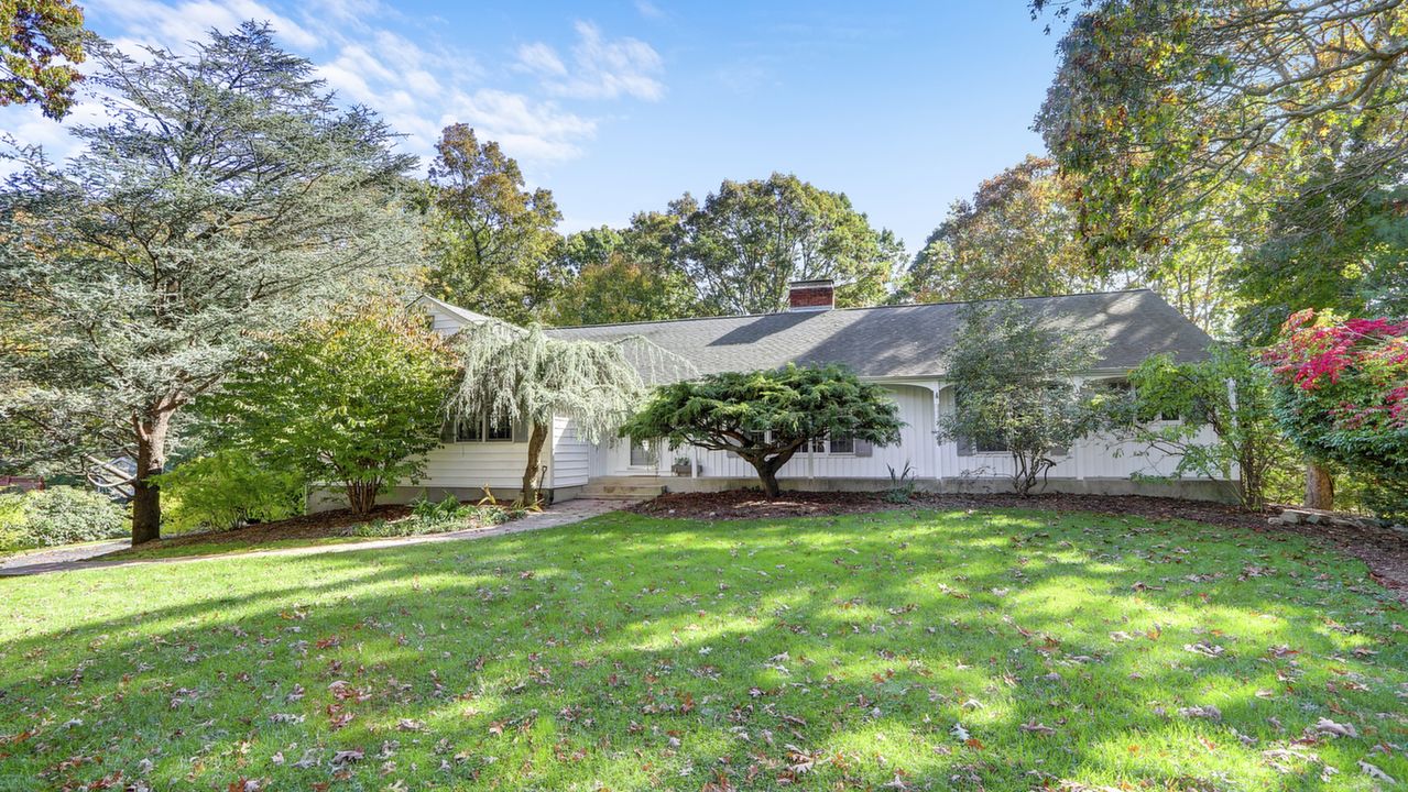 8 Sandpiper Ct, Shoreham, NY, 11786 Scene 2