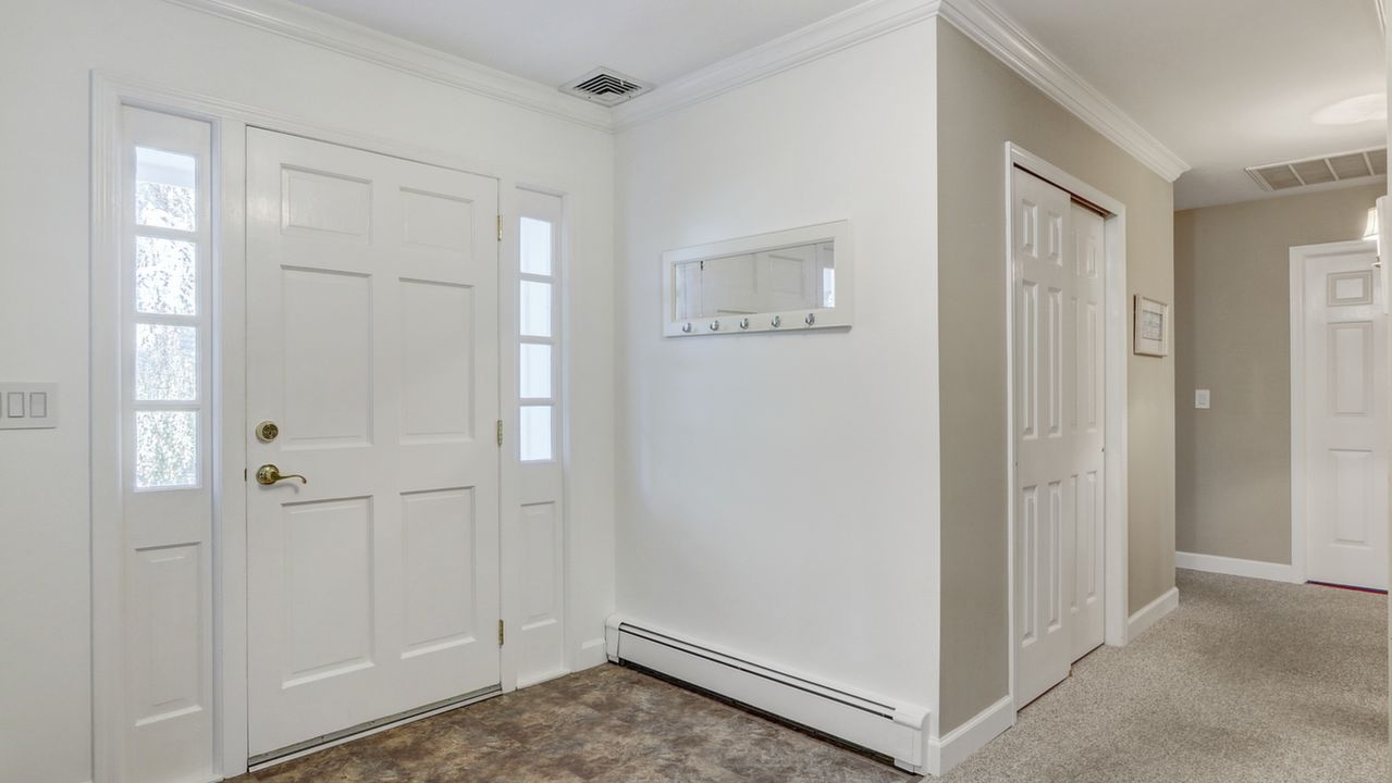8 Sandpiper Ct, Shoreham, NY, 11786 Scene 3