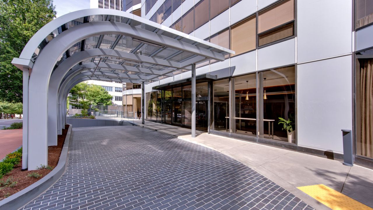 1500 SW 5th Ave
#2204, Portland, OR, 97201 Scene 4