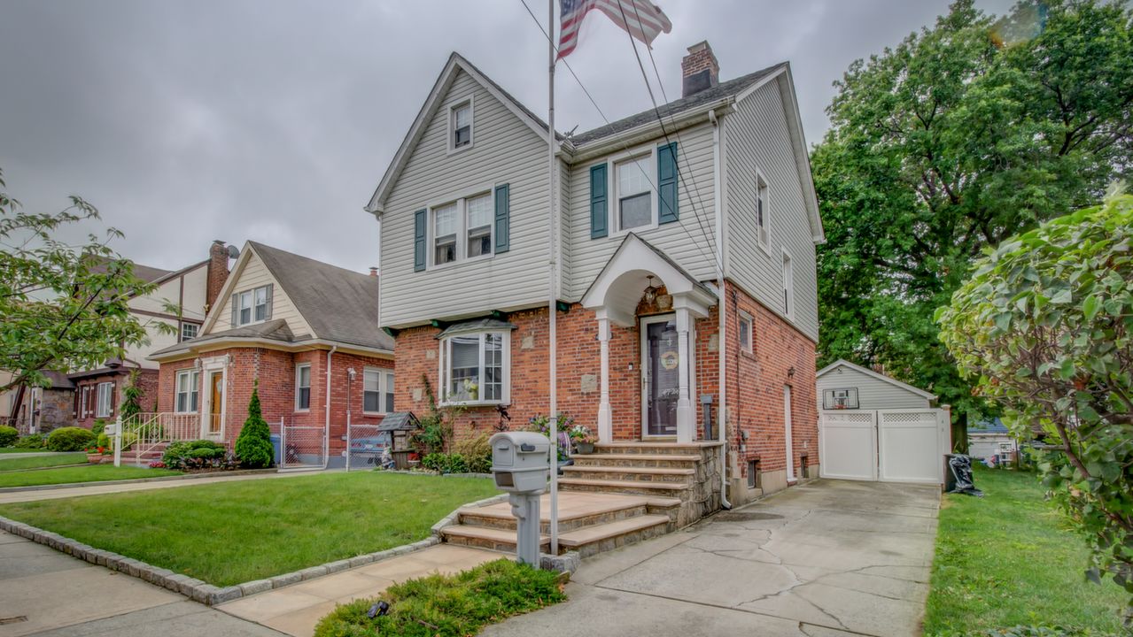 47-24 189th St, Flushing, NY, 11358 Scene 2