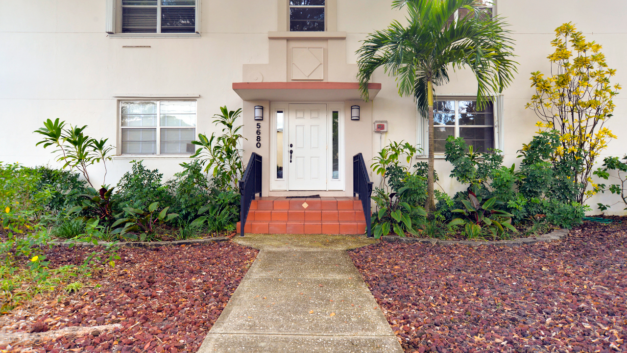 5680-SW-78th-St-Unit-B-01