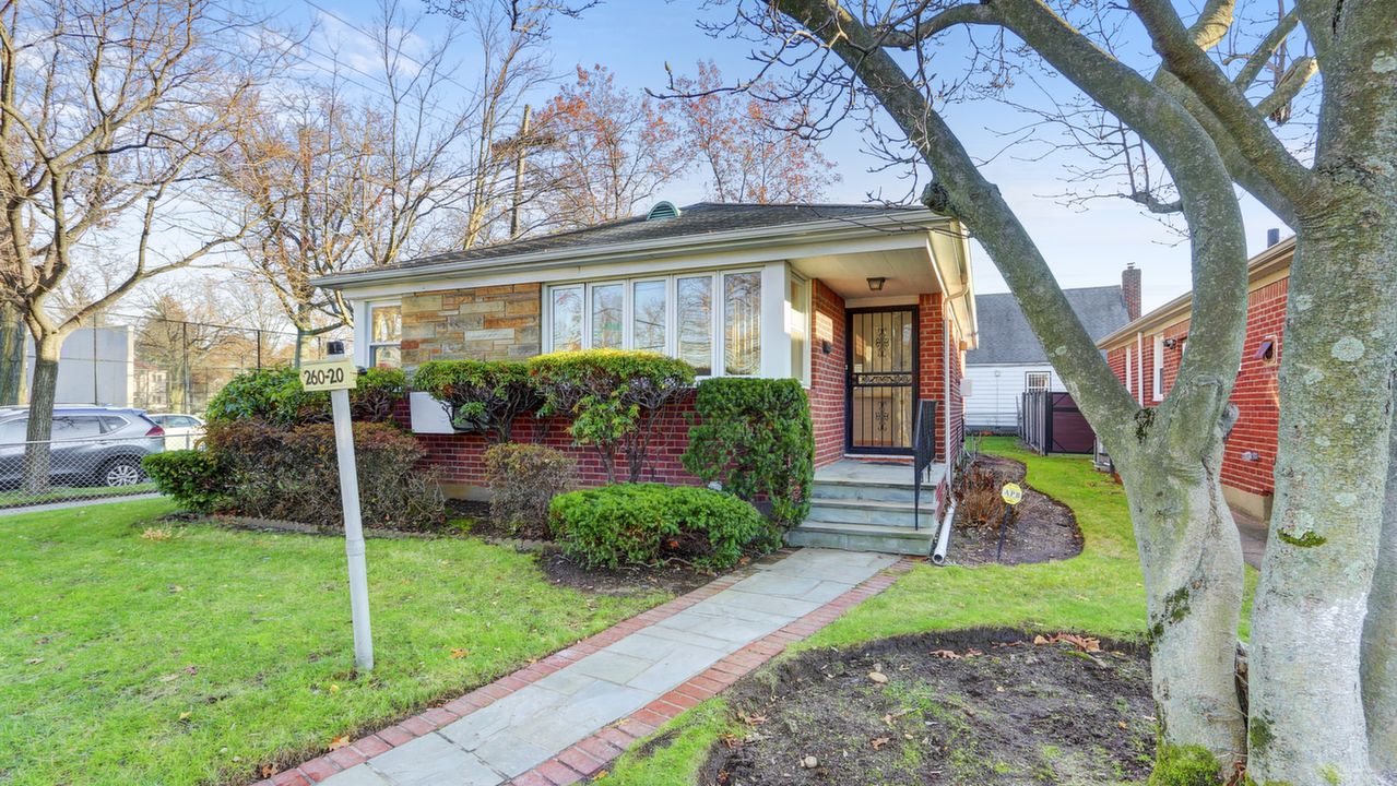 260-20 80th Ave, Glen Oaks, NY, 11004 Scene 1