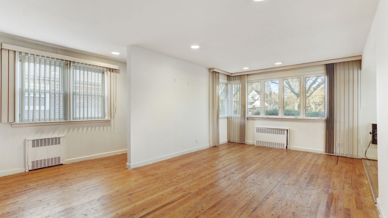 260-20 80th Ave, Glen Oaks, NY, 11004 Scene 3