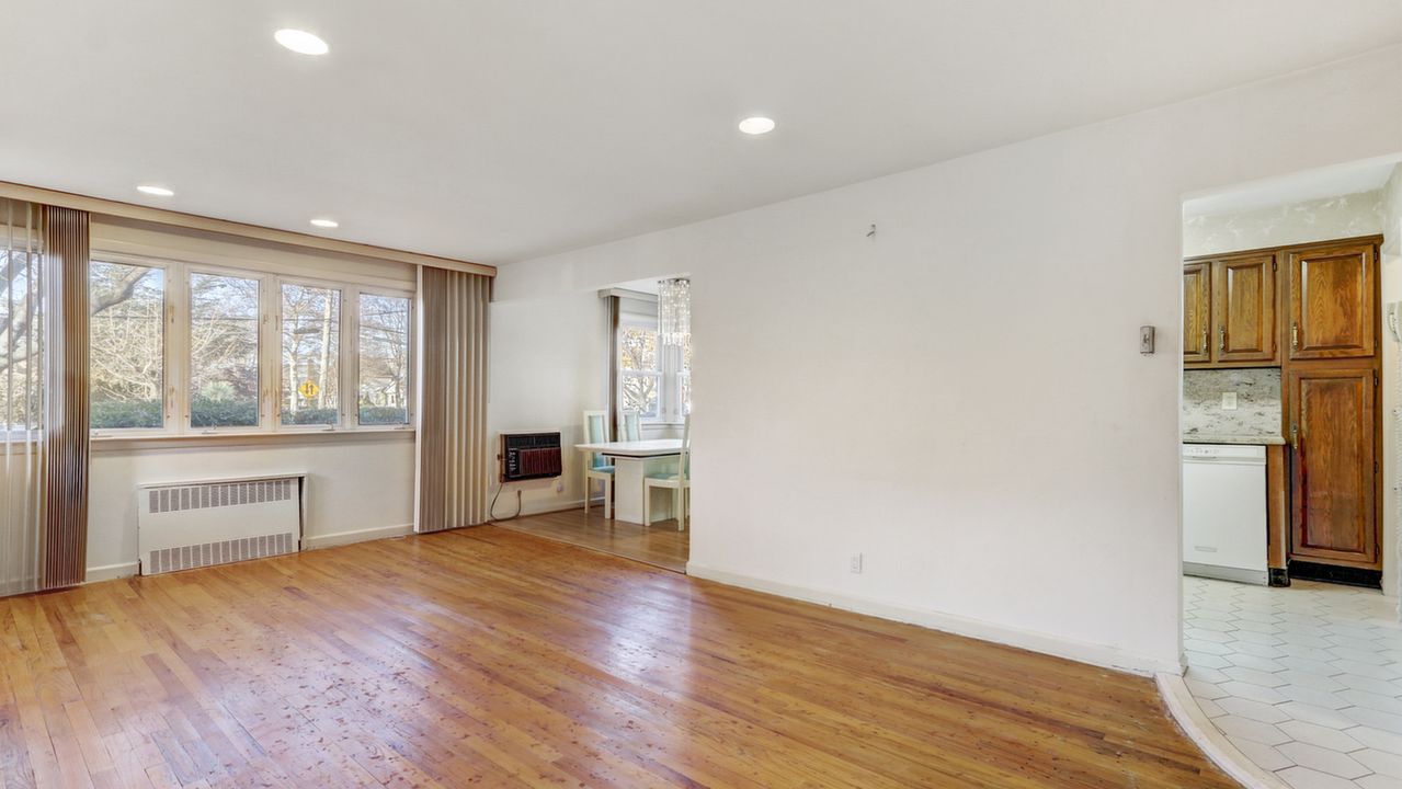 260-20 80th Ave, Glen Oaks, NY, 11004 Scene 4