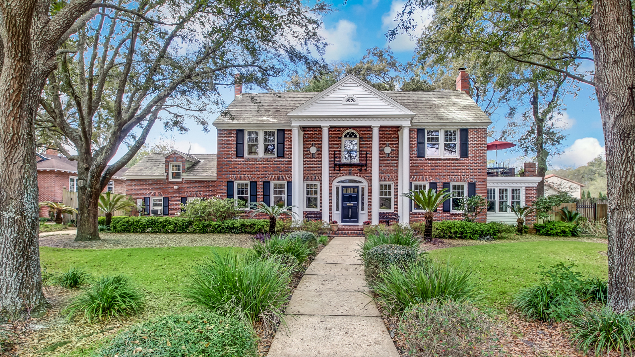 Welcome to 2326 Laurel Rd!