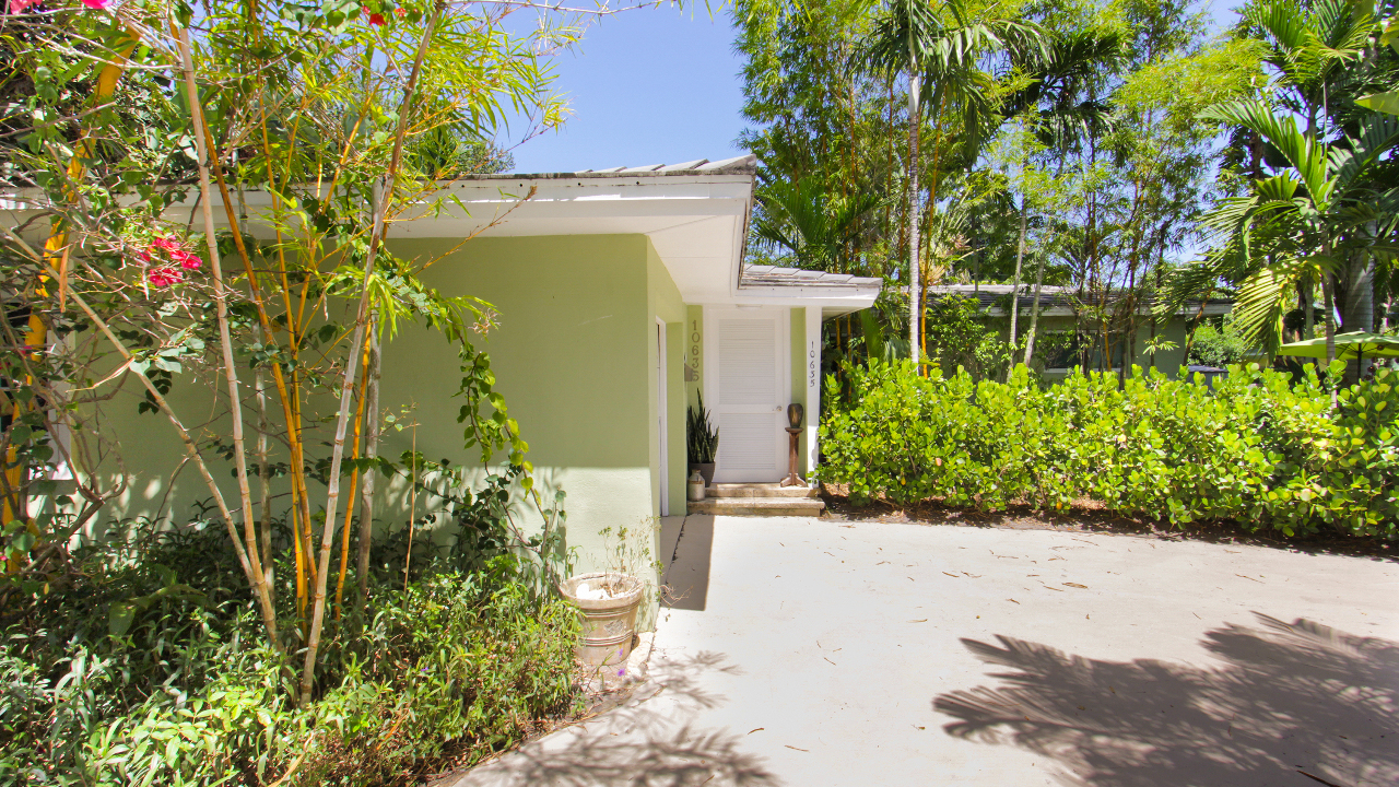 10635-NE-10th-Ct-02