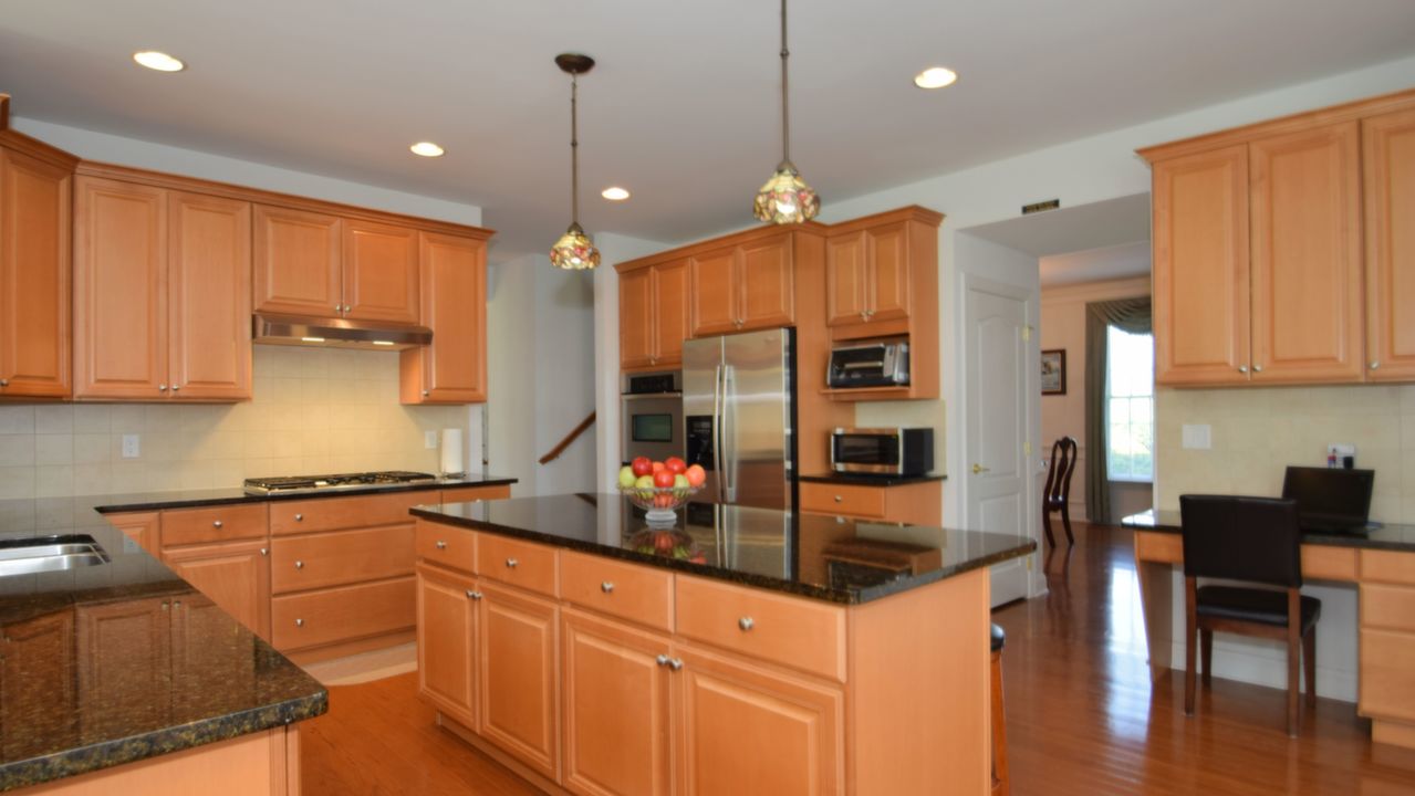 8 Foxhall Rd, Newtown, PA, 18940 Scene 3