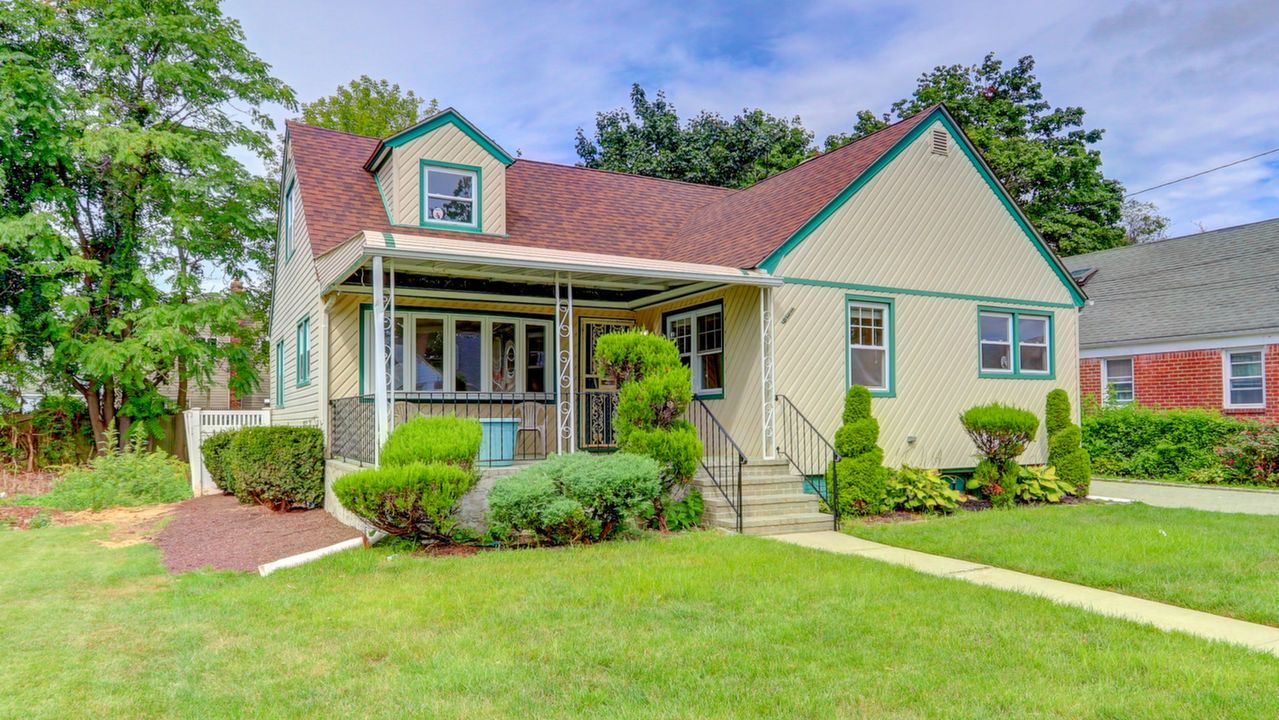 139 Mason St, Hempstead, NY, 11550 Scene 1