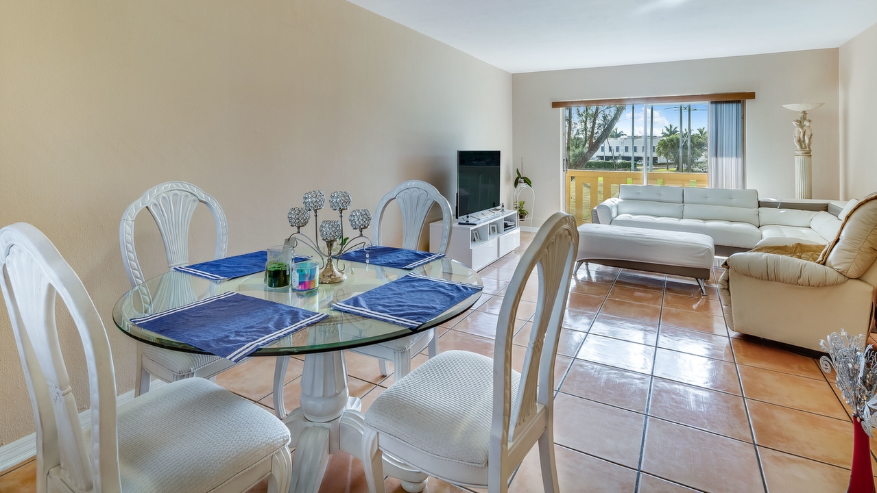 Villas-of-Miami-Lakes-F206-01