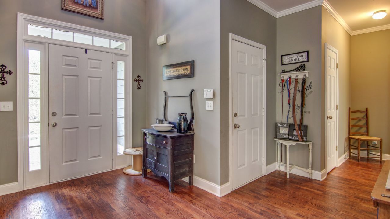 Foyer w/ Hardwood Floors