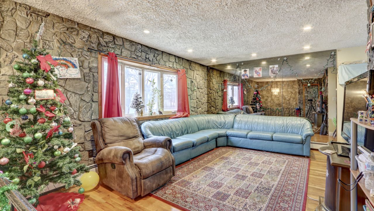 221 Garden St, Westbury, NY, 11590 Scene 4