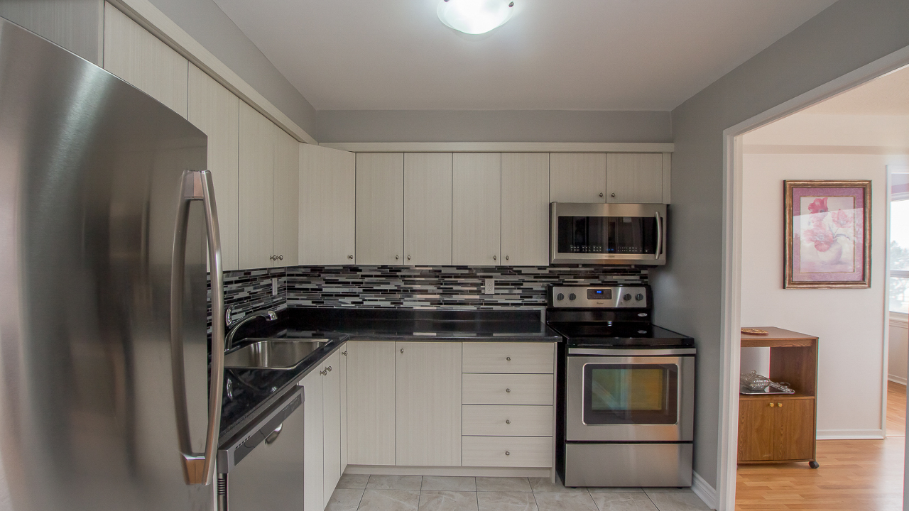 475 The West Mall, Etobicoke, ON, M9C 1E9 Scene 3