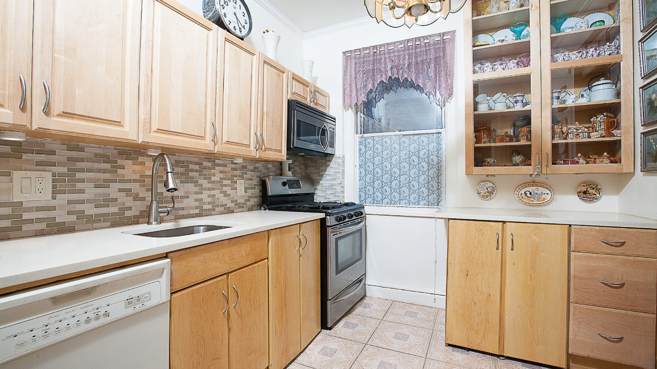 3439 82 Street, Apt 22, Jackson Heights, NY, 11372 Scene 4