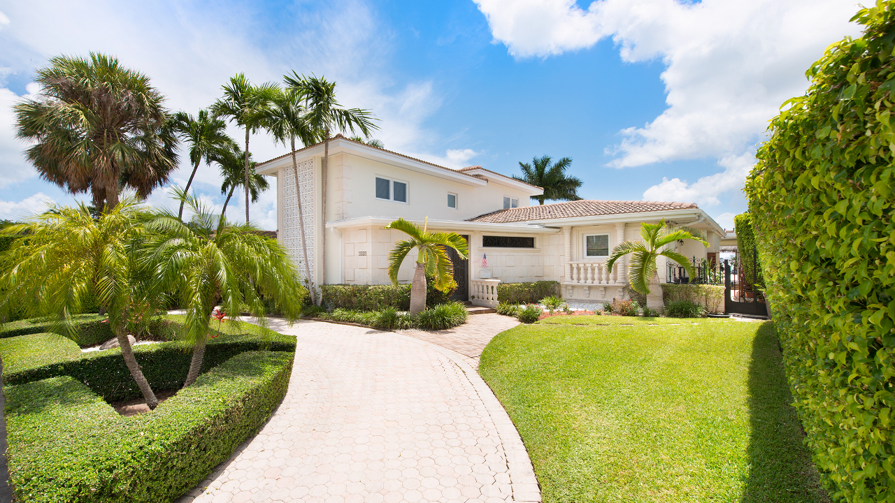 1660 S Treasure Dr-01