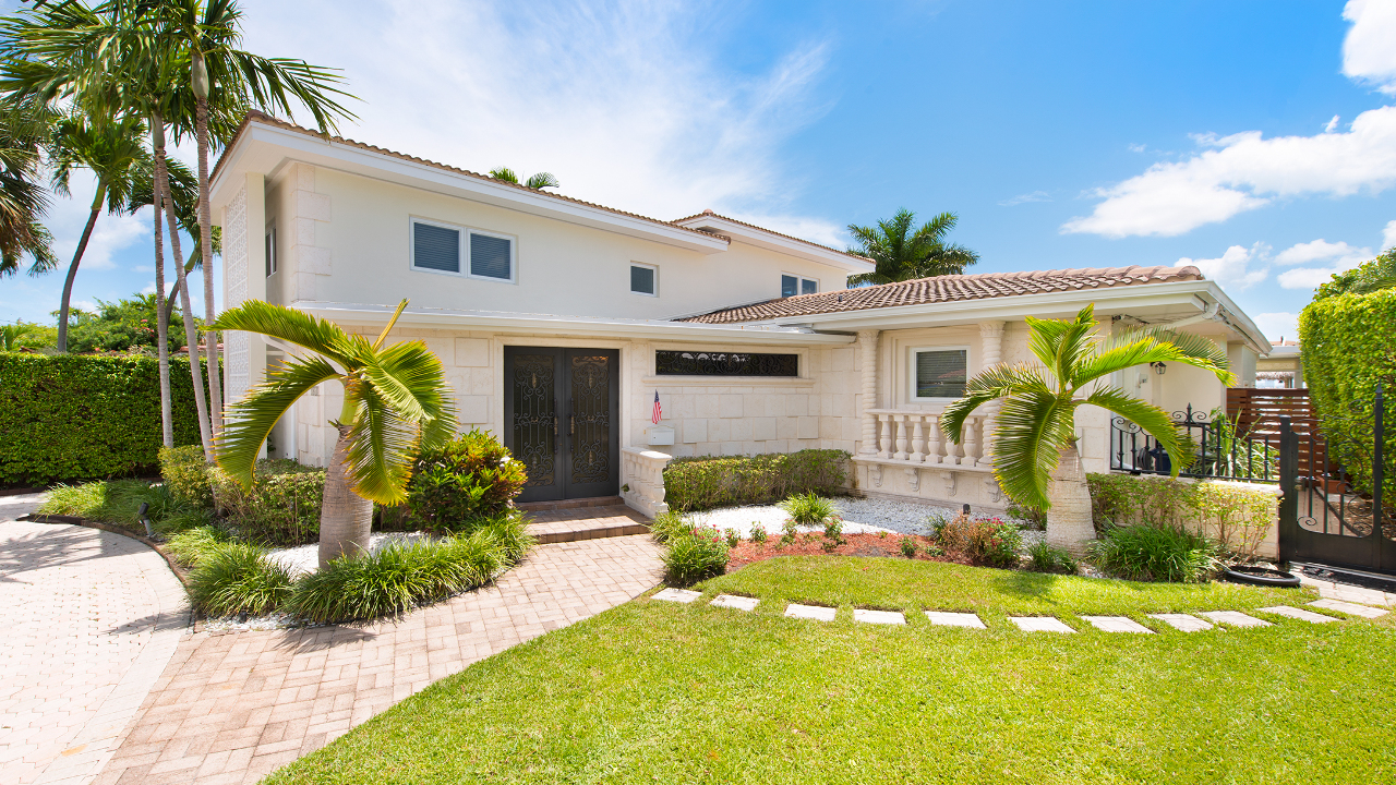 1660 S Treasure Dr-02